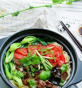 猪肝水饺面，美味又健康（用猪肝制作水饺面，提高营养价值和美味口感）