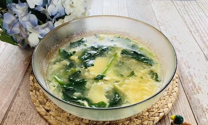 玉米菠菜丸子汤的做法（健康营养，简单易学）