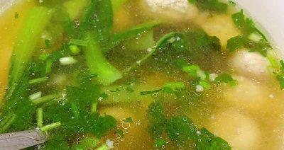 玉米菠菜丸子汤的做法（健康营养，简单易学）