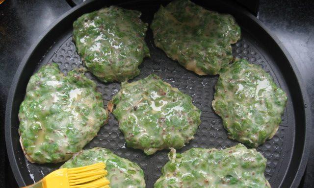 家常美食-榆钱煎饼（煎出香气，咸甜适口，五谷杂粮不败）