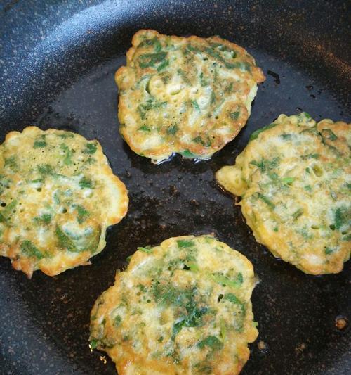 白蒿饼野菜饼的制作方法（如何制作口感鲜美的白蒿饼野菜饼）