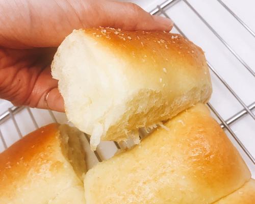 椰蓉芝士辫子面包的制作方法（如何制作美味的椰蓉芝士辫子面包）