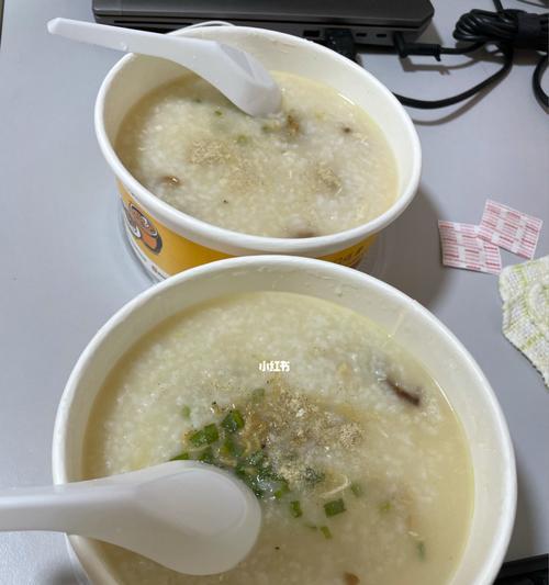 一碗暖心早餐——以瑶柱鸡丝粥的做法为主题（传统美食，温暖呵护；解决早餐难题，从一碗瑶柱鸡丝粥开始）