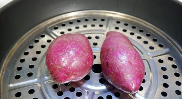 以腰果西瓜紫薯奶昔为主题的健康饮品制作（为您带来夏日清凉新滋味，健康饮品DIY）
