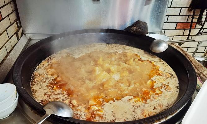 学会用新疆羊肉制作美味汤饭（传统美食的独特魅力与制作技巧）