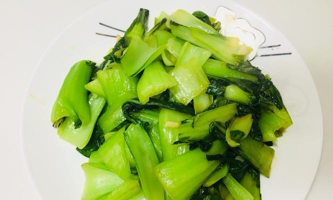 以蟹棒断小油菜，轻松做出美味下饭菜（教你如何利用蟹棒和小油菜做一道简单又美味的下饭菜！）