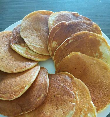 自制香甜鲜玉米饼（传统美味的墨西哥风味小食）