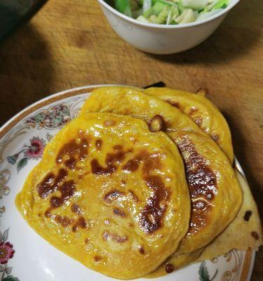 自制香甜鲜玉米饼（传统美味的墨西哥风味小食）