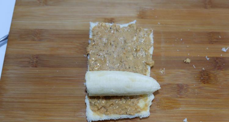 甜蜜早餐享受——香蕉梅酱吐司的制作方法（一份松软香甜的早餐，从这道简单易做的吐司开始）
