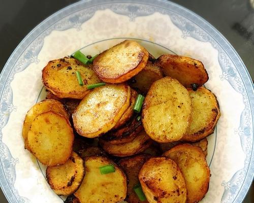 香煎土豆米饭饼，做法大揭秘！（以土豆和米饭为主料，简单易学，香气四溢！）