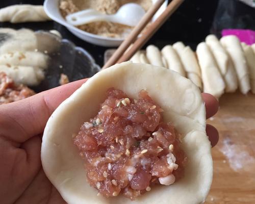 用鲜肉做月饼馅的做法（如何制作美味可口的鲜肉月饼）