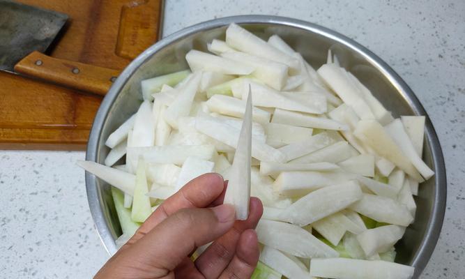 用甜酸白萝卜制作美食（15种白萝卜的美味烹饪方法）