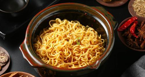 陶锅香菇鸡汤的做法（家常养生汤）