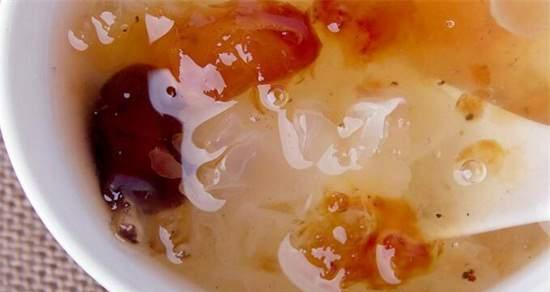 桃胶皂角米雪燕炖银耳，滋补美味健康营养全覆盖（传统食谱再升级）