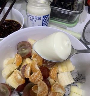 健康美味的酸奶香蕉沙拉（以香蕉为主角）