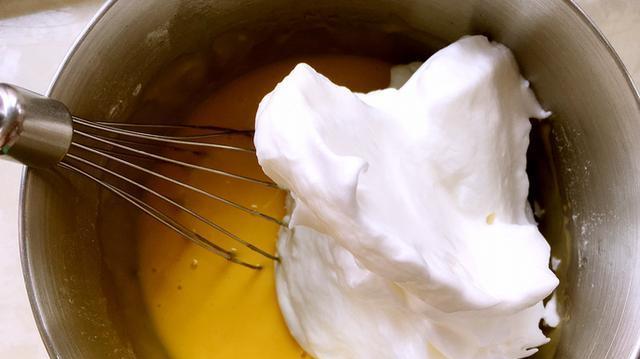 如何用以酸奶戚风蛋糕后蛋作松软美味的蛋糕（以酸奶为主要原料的戚风蛋糕做法）