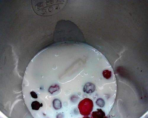 酸奶蔓越莓饱饱碗——健康早餐的选择（营养丰富）