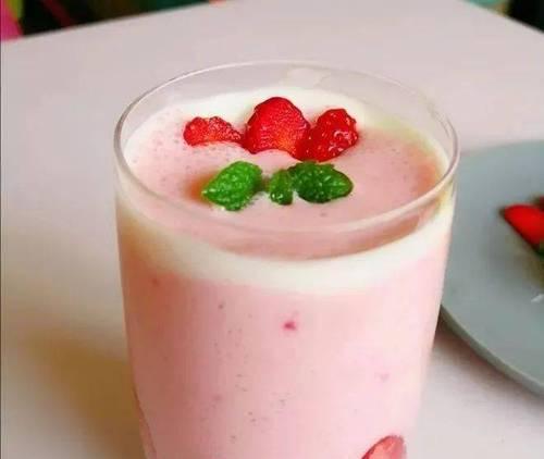 酸奶版草莓奶昔制作详解