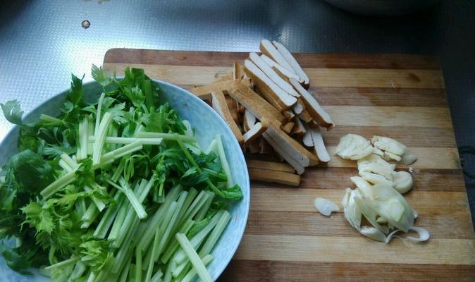 水芹炒豆干，清爽又营养（家常小炒菜）