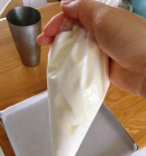 DIY水果酸奶棒的做法（手工制作健康美味的冰品）