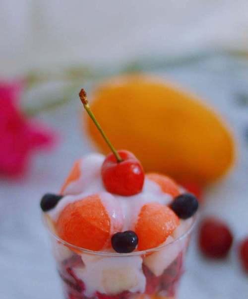 水果球——健康美味的夏日饮食（以多样水果为主材）