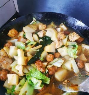 学会做三道美味的烩菜，让你轻松变身厨艺达人（鲜美的蔬菜、嫩滑的豆腐、鲜香的肉类）