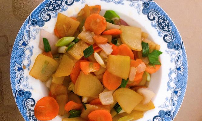用扇子骨做土豆胡萝卜汤，开胃又健康（一份燃起味蕾的暖心汤）