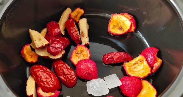山楂红枣粥：一份健康美味的自制饮品