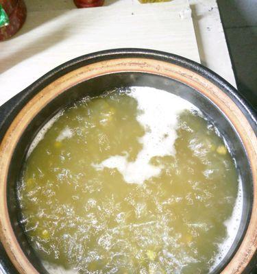 山楂百合绿豆汤，清热降火的夏日好饮（健康美味）