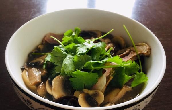 山药薏米蘑菇汤——营养丰富的养生汤（煲出健康）