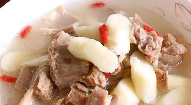 山药萝卜羊肉汤的做法（一碗健康暖心的营养汤）