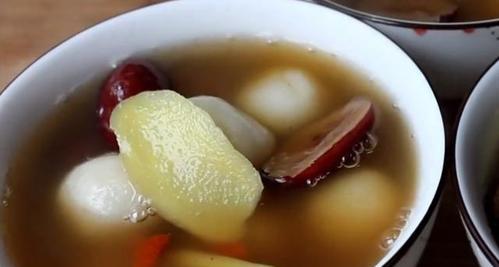 山药红枣猪手汤的做法（营养美味）