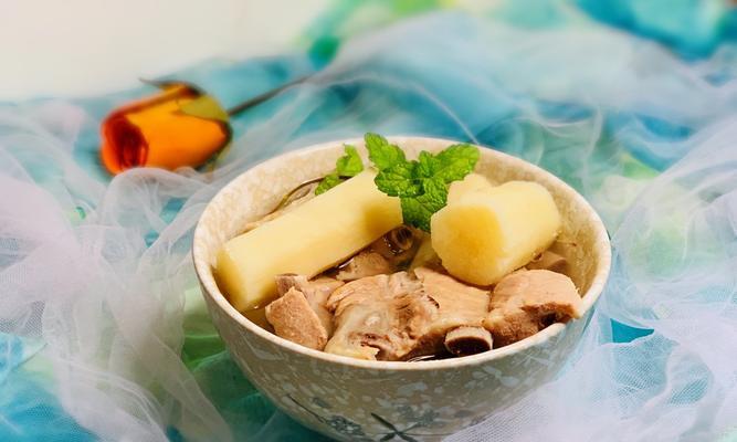 以山药红枣排骨汤为食材的健康营养汤（古法熬制）