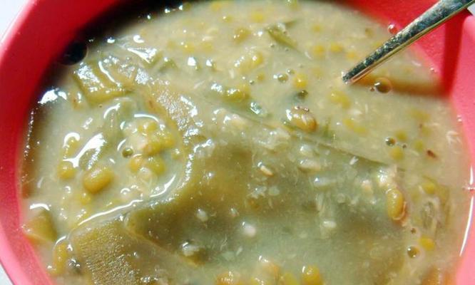 清热降火，养生佳品——山黄皮煲绿豆海带汤的做法（传统食疗方）