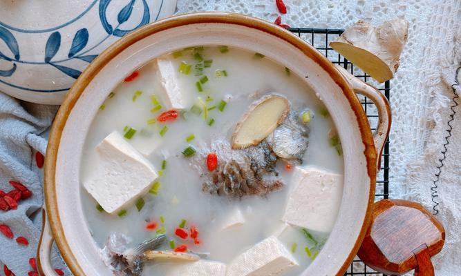 砂锅鱼炖豆腐的做法（美味又健康的家常菜）