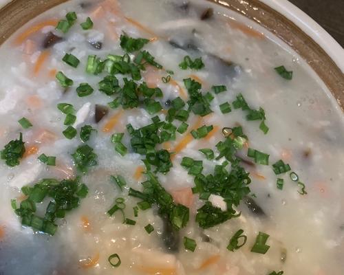 享受温暖的味蕾——砂锅皮蛋粥的制作方法（让你的冬日更加温暖）