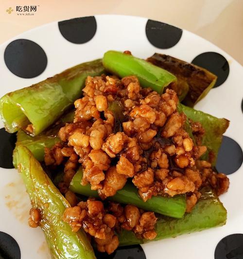 肉末尖椒烩猪血，鲜美健康的传统美食（传统美食的味道）