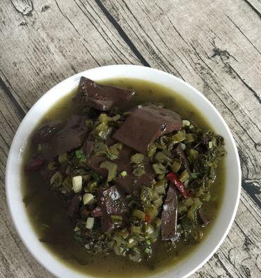 肉末尖椒烩猪血，鲜美健康的传统美食（传统美食的味道）