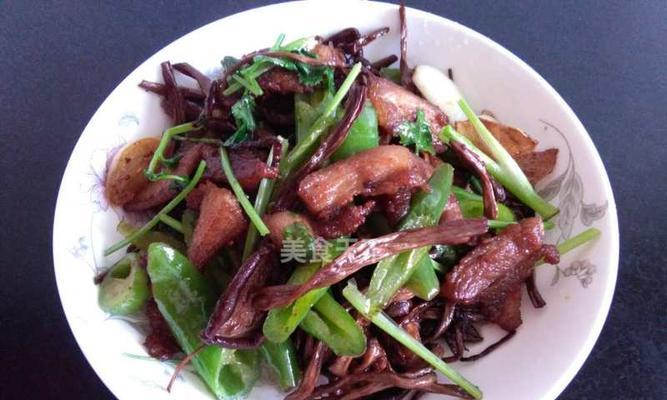 肉酱茶树菇美食大全（用茶树菇和肉酱打造口感绝佳的美味佳肴）