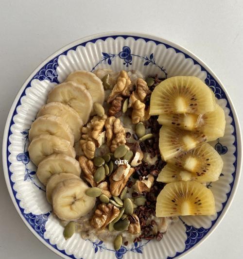 香蕉燕麦粥——健康早餐必备（简单易做的营养早餐）