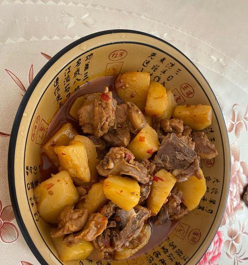 彩椒土豆烧排骨（色香味俱佳的营养美食）