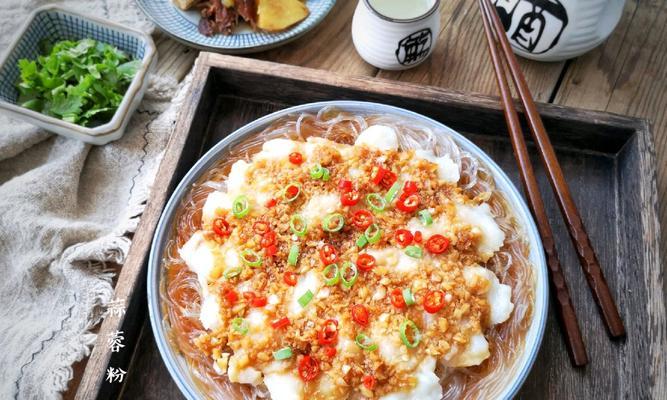 蒜蓉蒸粉丝，鲜香美味的家常菜（用蒜香与清爽的粉丝交织）