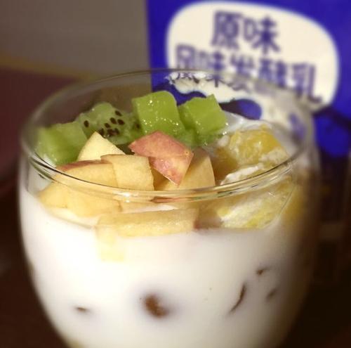 健康美味的自制酸奶水果杯（简单易学）