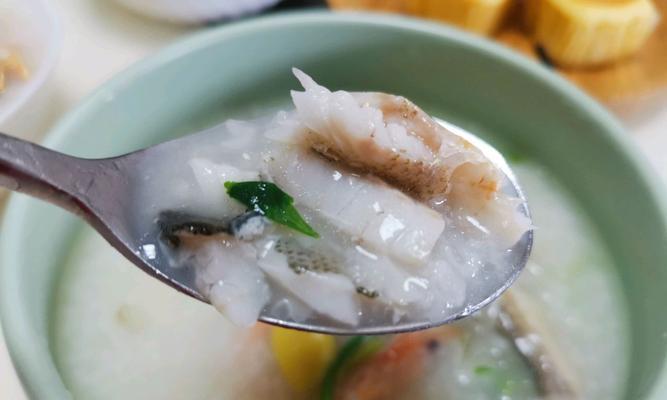 三文鱼粥，营养早餐的最佳选择（三文鱼粥的做法及其丰富的营养价值）