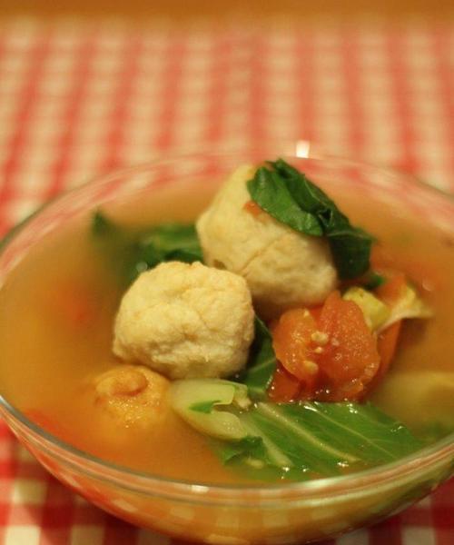 家常美食，鱼丸白菜粉丝汤的做法（味美清淡）