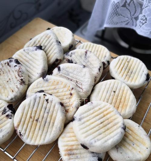 椰丝果酱饼制作秘籍（让你轻松制作美味的椰丝果酱饼）