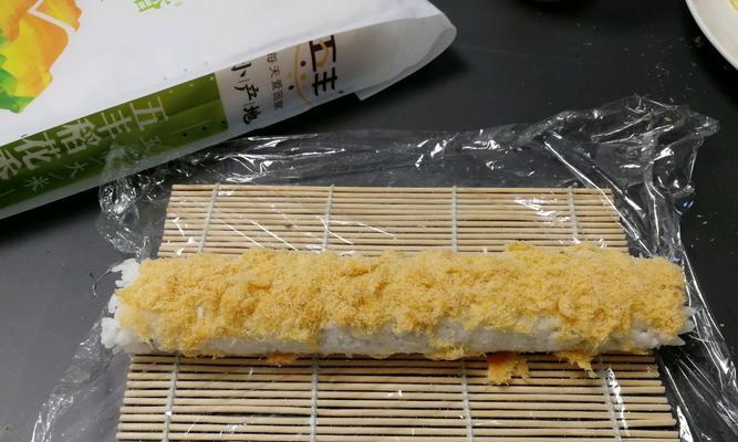 用新鲜海味制作，外酥里嫩，口感鲜美（用新鲜海味制作）