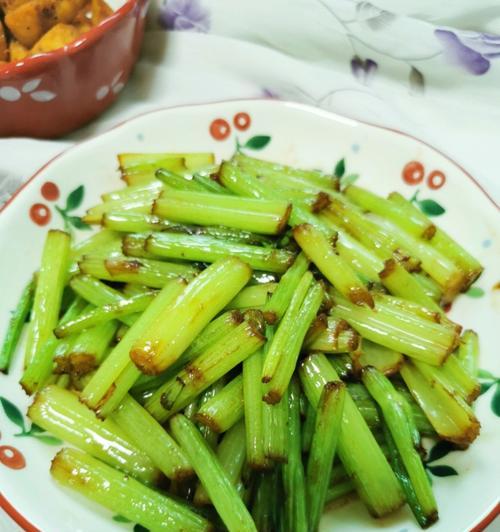 小鸭子蛋包饭的制作（用新鲜鸭子蛋和炒饭打造美味的料理）