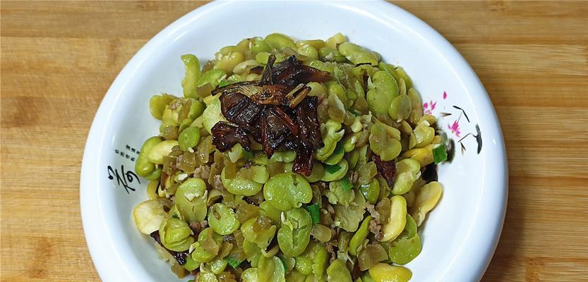 香葱爆蚕豆（用香葱和蚕豆制作一道美味的菜肴）