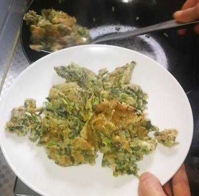 美味可口的香椿炒鸡蛋（以香椿为灵魂的烹饪艺术）